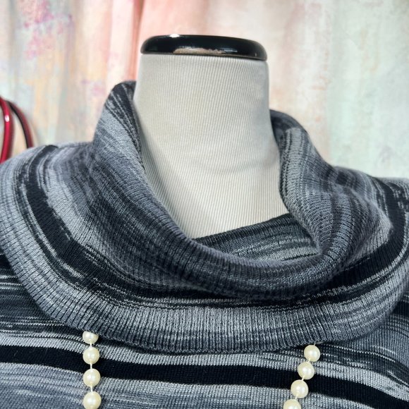 πPink Rose Knitted Turtleneck 3/4 Sleeves Midi Dress with Drawstring - Picture 3 of 16